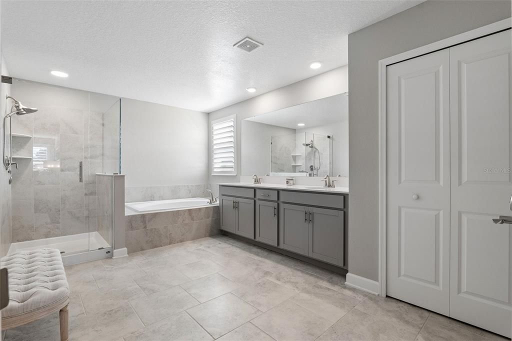 For Sale: $1,150,000 (5 beds, 3 baths, 3980 Square Feet)