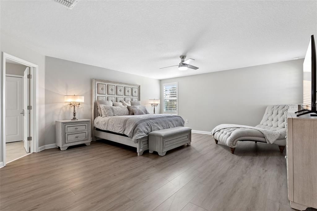 For Sale: $1,150,000 (5 beds, 3 baths, 3980 Square Feet)