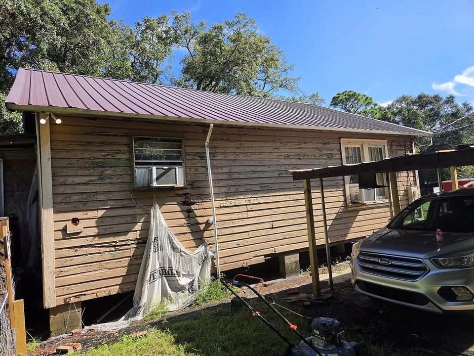 For Sale: $80,000 (2 beds, 1 baths, 948 Square Feet)