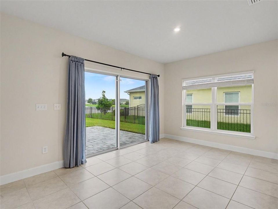 En Venta: $325,000 (3 camas, 2 baños, 1927 Pies cuadrados)