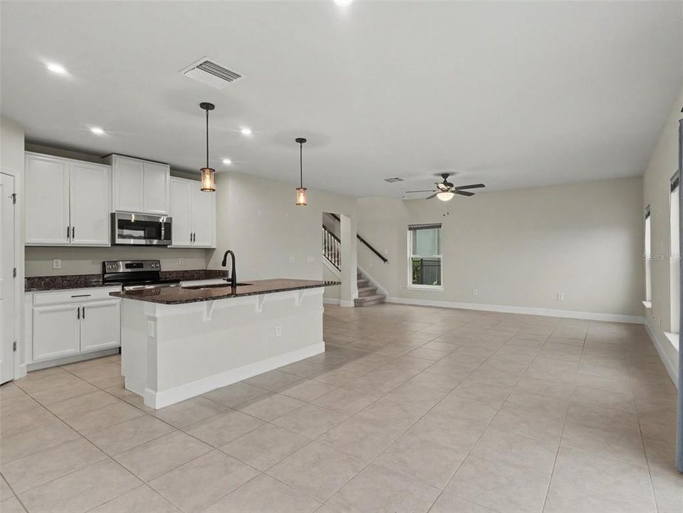 En Venta: $325,000 (3 camas, 2 baños, 1927 Pies cuadrados)