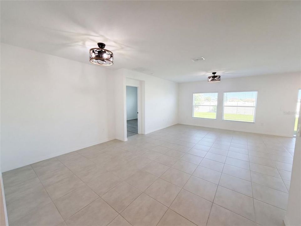 En Venta: $305,000 (3 camas, 2 baños, 1725 Pies cuadrados)