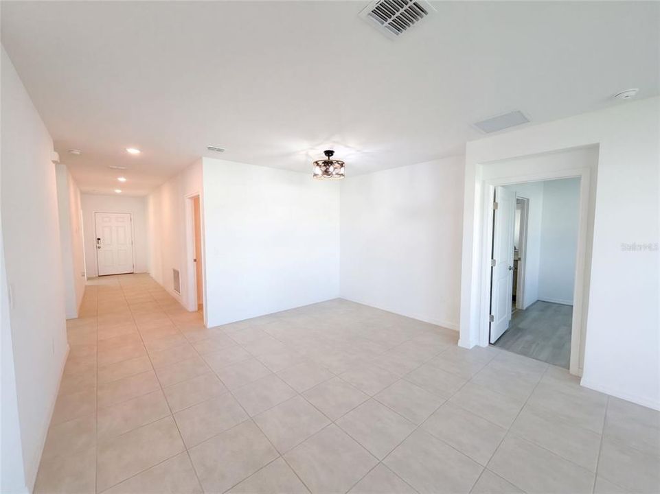 En Venta: $305,000 (3 camas, 2 baños, 1725 Pies cuadrados)