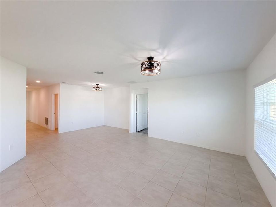 En Venta: $305,000 (3 camas, 2 baños, 1725 Pies cuadrados)