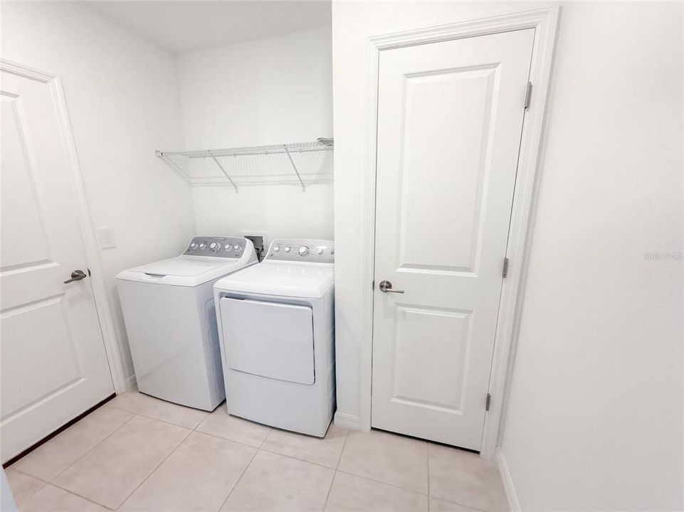 En Venta: $305,000 (3 camas, 2 baños, 1725 Pies cuadrados)
