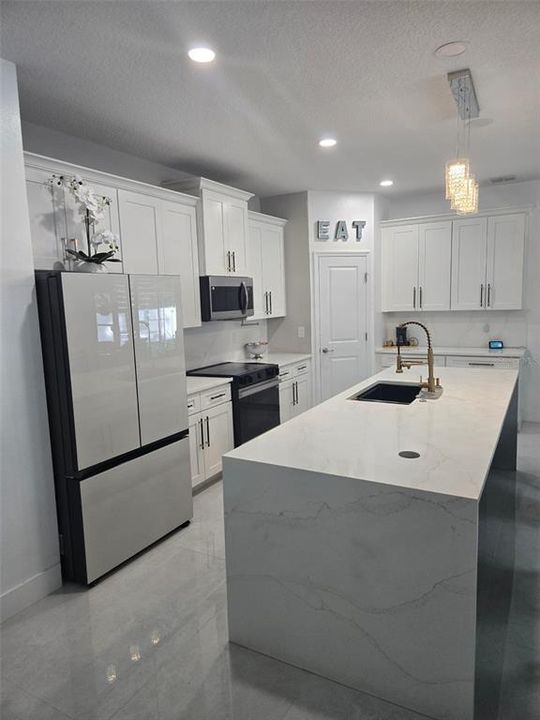 For Sale: $490,000 (4 beds, 3 baths, 1970 Square Feet)