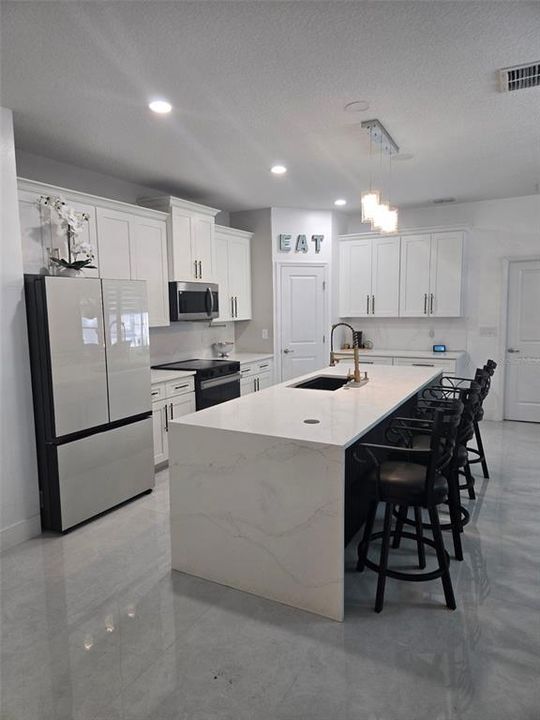 For Sale: $490,000 (4 beds, 3 baths, 1970 Square Feet)
