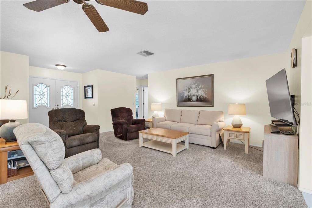 For Sale: $225,000 (2 beds, 2 baths, 1646 Square Feet)