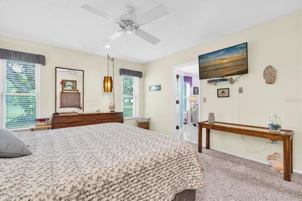 For Sale: $225,000 (2 beds, 2 baths, 1646 Square Feet)