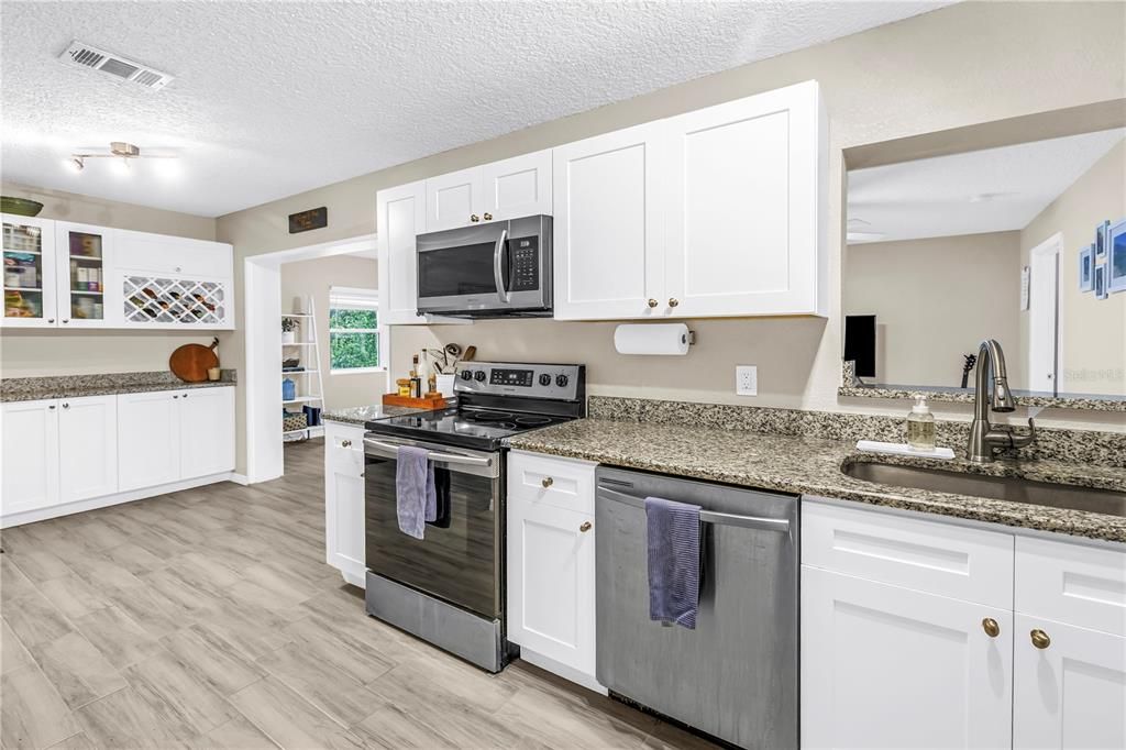 Activo con contrato: $535,000 (4 camas, 2 baños, 1587 Pies cuadrados)
