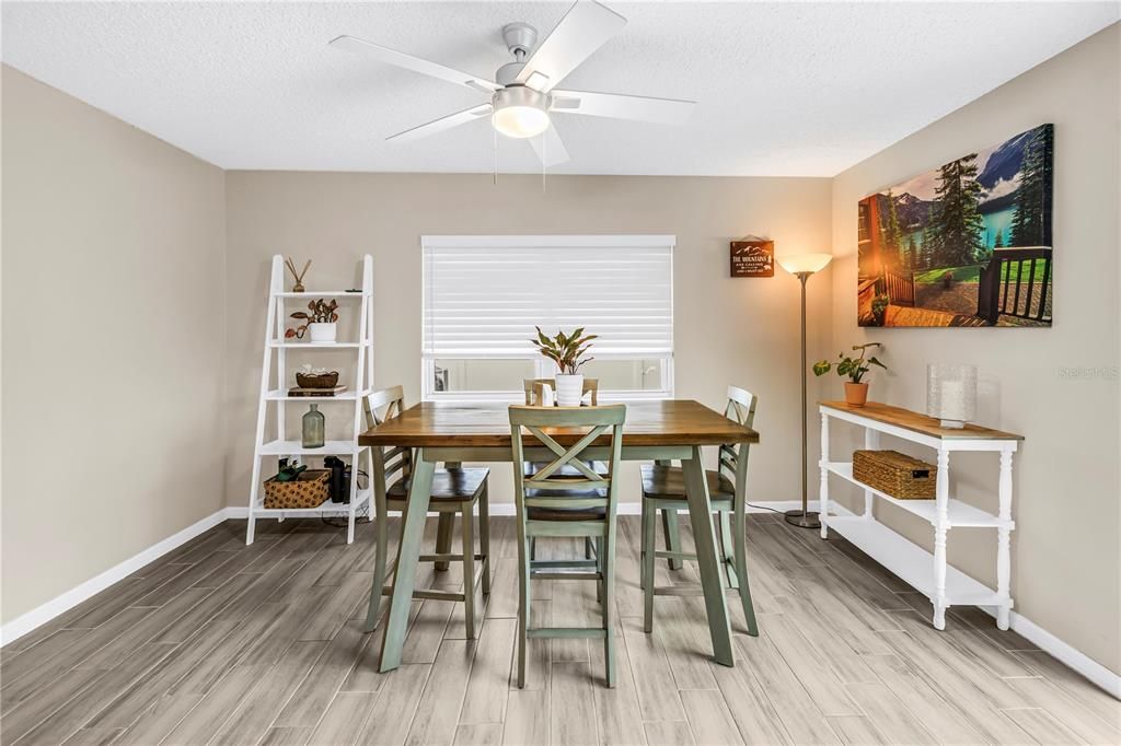 Activo con contrato: $535,000 (4 camas, 2 baños, 1587 Pies cuadrados)