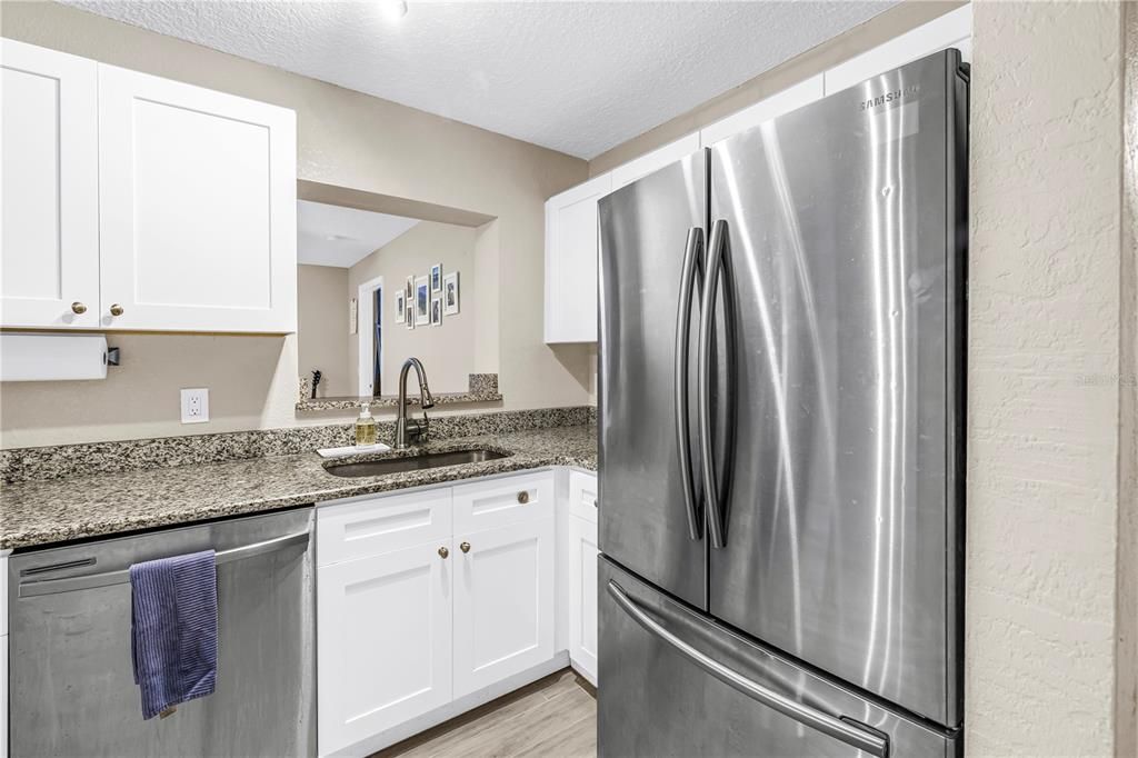 Activo con contrato: $535,000 (4 camas, 2 baños, 1587 Pies cuadrados)