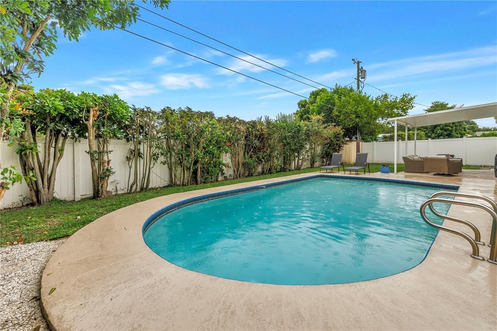 Activo con contrato: $535,000 (4 camas, 2 baños, 1587 Pies cuadrados)