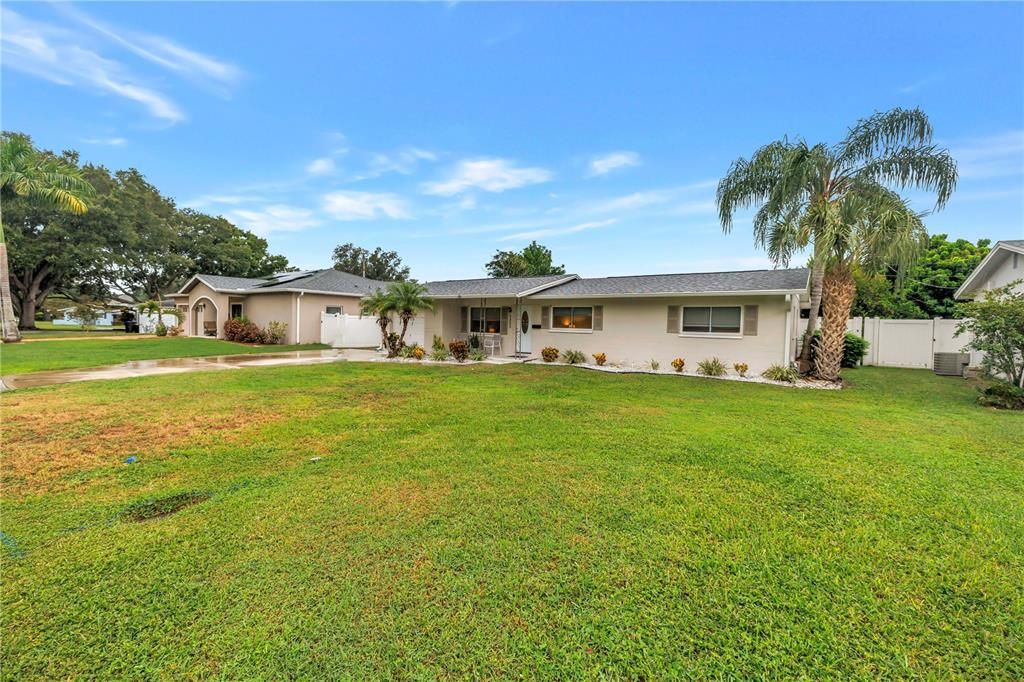 Activo con contrato: $535,000 (4 camas, 2 baños, 1587 Pies cuadrados)