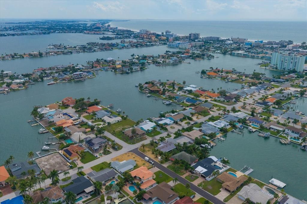 На продажу: $1,575,000 (4 спален, 2 ванн, 2079 Квадратных фут)