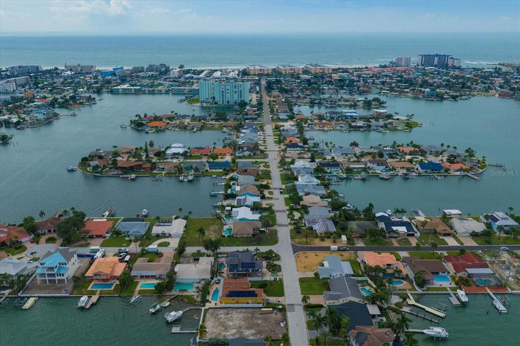 На продажу: $1,575,000 (4 спален, 2 ванн, 2079 Квадратных фут)