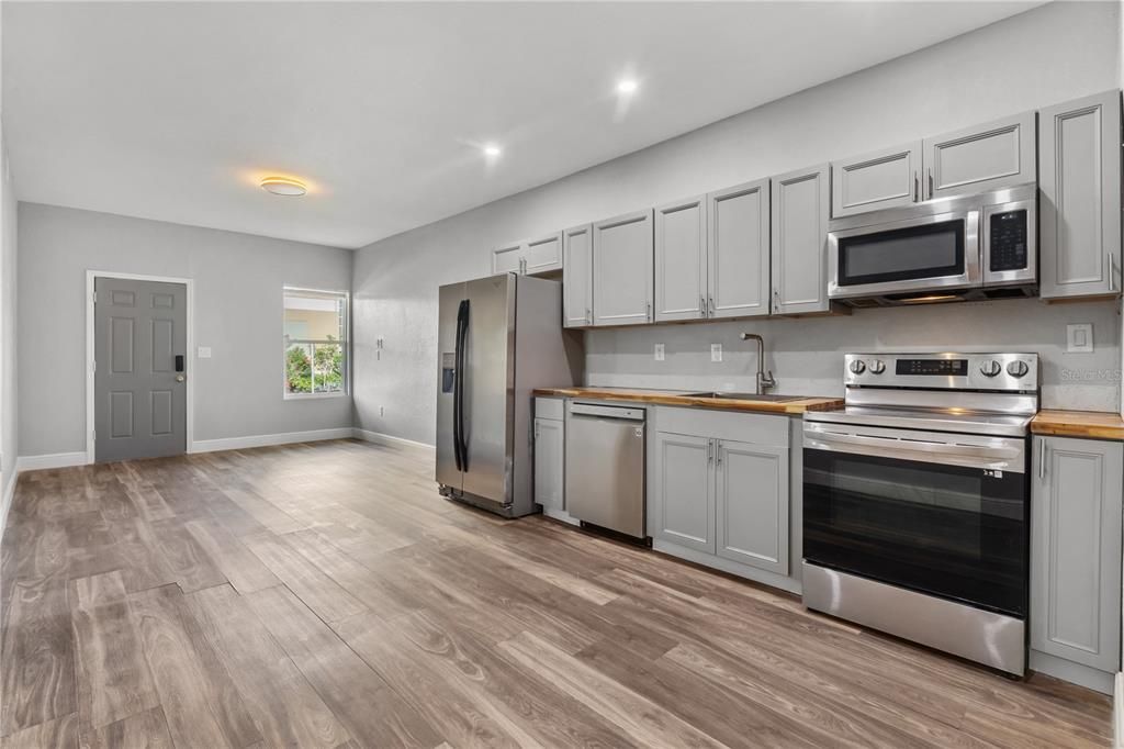 For Rent: $1,600 (2 beds, 1 baths, 1200 Square Feet)