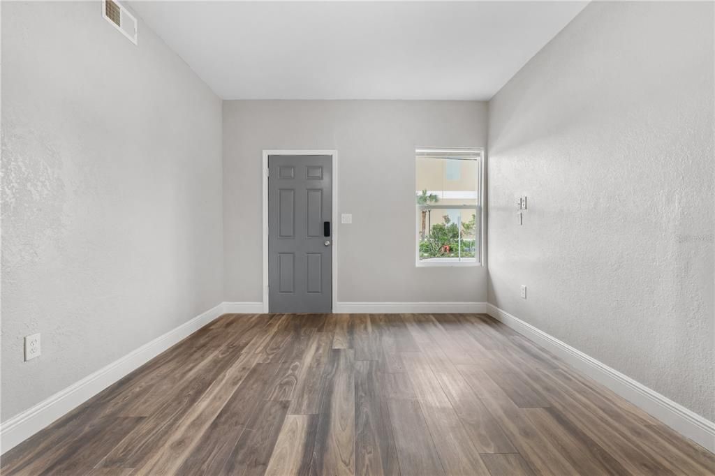 For Rent: $1,600 (2 beds, 1 baths, 1200 Square Feet)