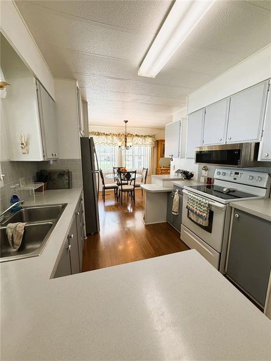 For Sale: $95,000 (2 beds, 2 baths, 1056 Square Feet)