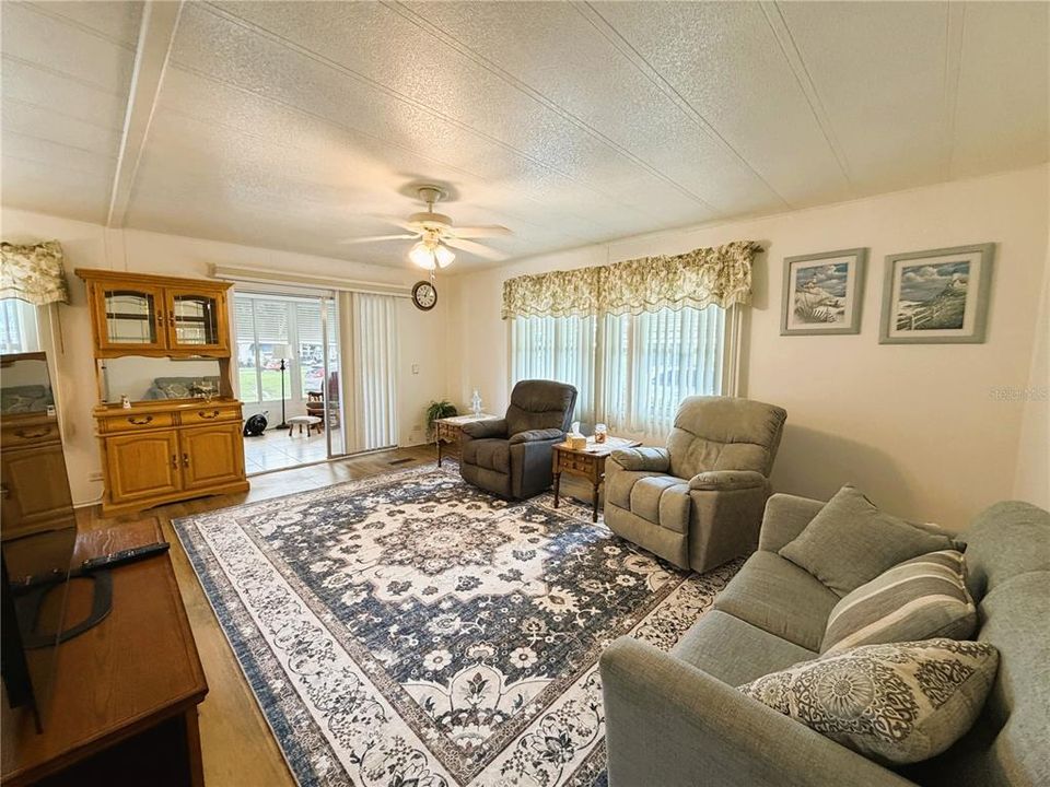 For Sale: $95,000 (2 beds, 2 baths, 1056 Square Feet)