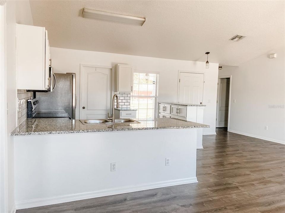 For Rent: $2,250 (4 beds, 2 baths, 1422 Square Feet)