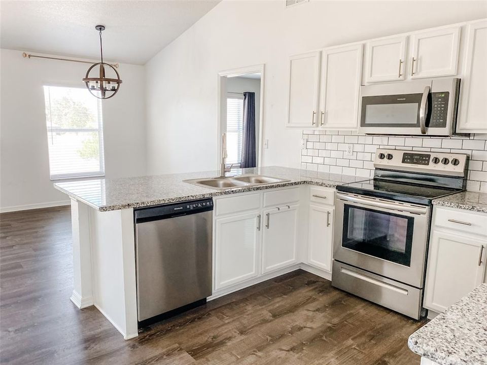 For Rent: $2,250 (4 beds, 2 baths, 1422 Square Feet)