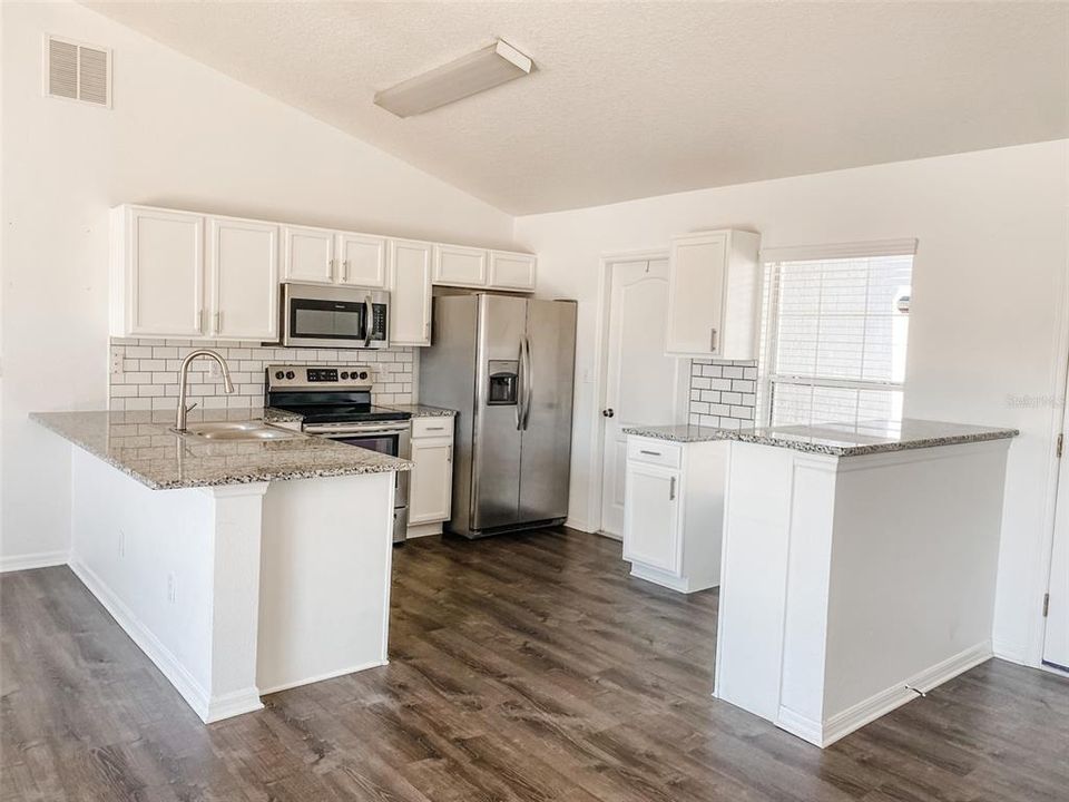 For Rent: $2,250 (4 beds, 2 baths, 1422 Square Feet)