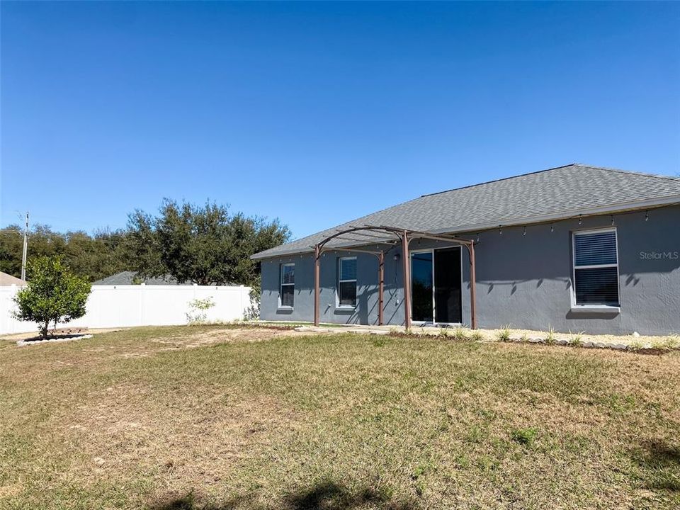 For Rent: $2,250 (4 beds, 2 baths, 1422 Square Feet)