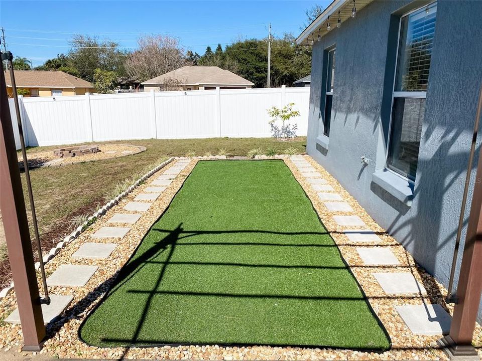 For Rent: $2,250 (4 beds, 2 baths, 1422 Square Feet)