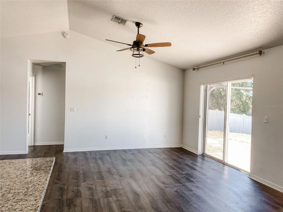 For Rent: $2,250 (4 beds, 2 baths, 1422 Square Feet)