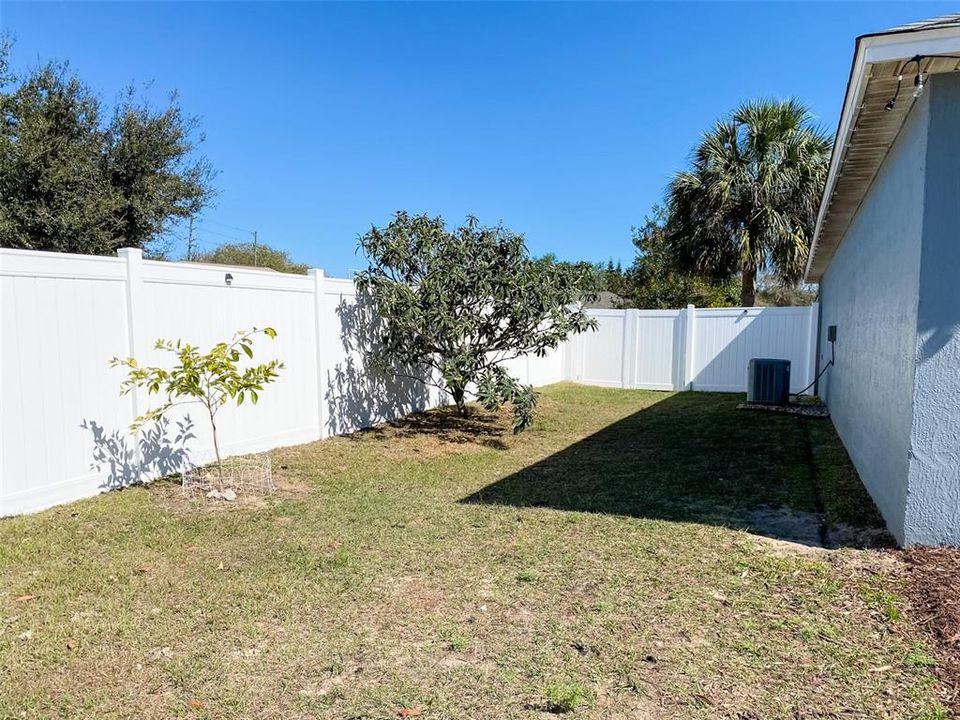 For Rent: $2,250 (4 beds, 2 baths, 1422 Square Feet)