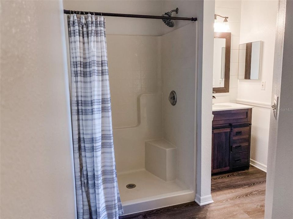 For Rent: $2,250 (4 beds, 2 baths, 1422 Square Feet)