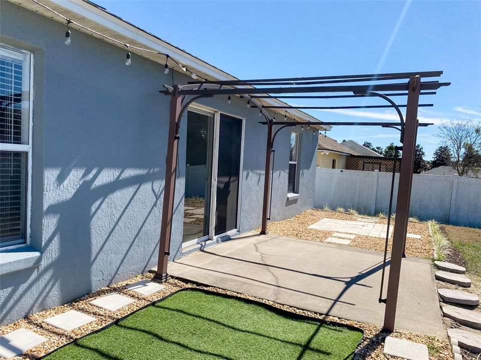 For Rent: $2,250 (4 beds, 2 baths, 1422 Square Feet)