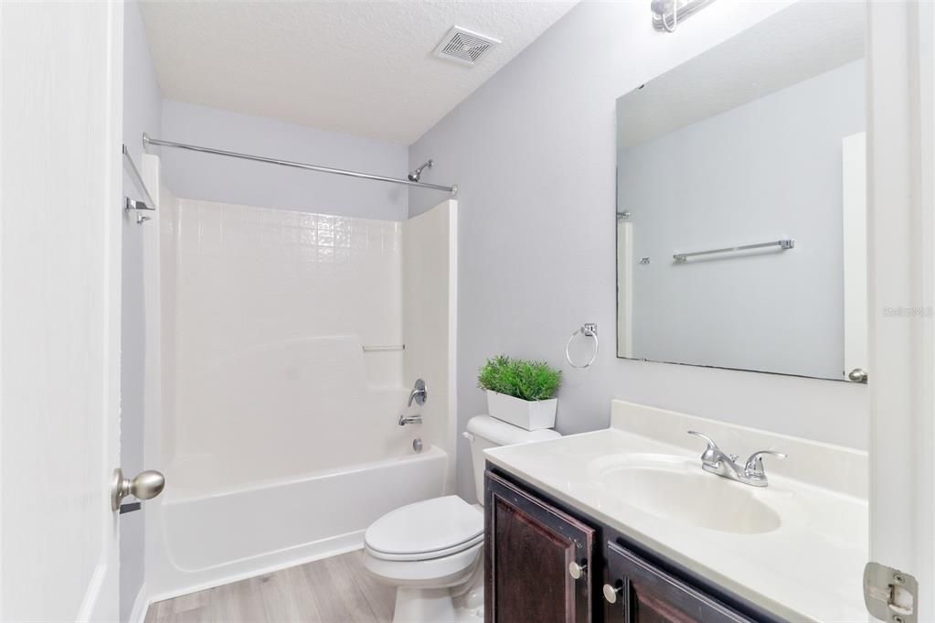 В аренду: $1,950 (3 спален, 2 ванн, 1449 Квадратных фут)