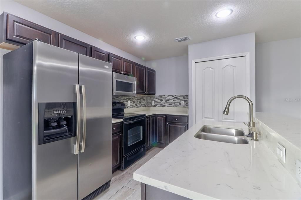 В аренду: $1,950 (3 спален, 2 ванн, 1449 Квадратных фут)