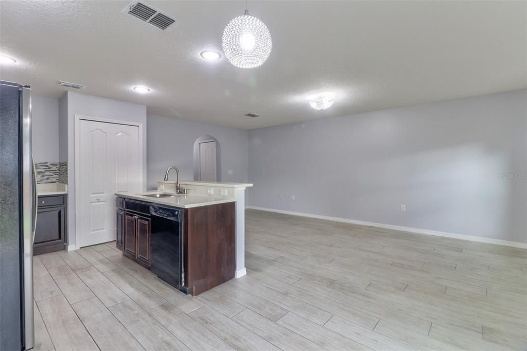 В аренду: $1,950 (3 спален, 2 ванн, 1449 Квадратных фут)