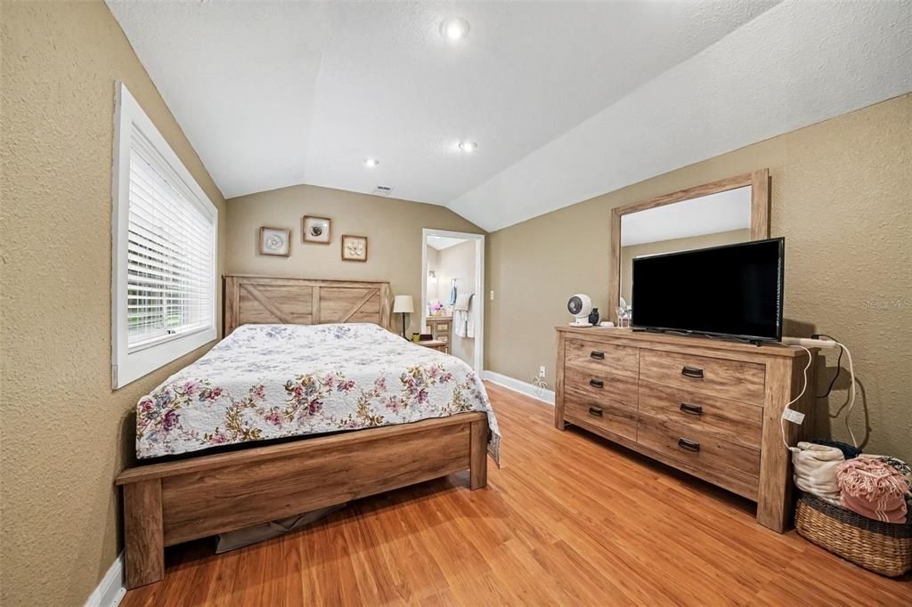 For Sale: $460,000 (3 beds, 2 baths, 1072 Square Feet)