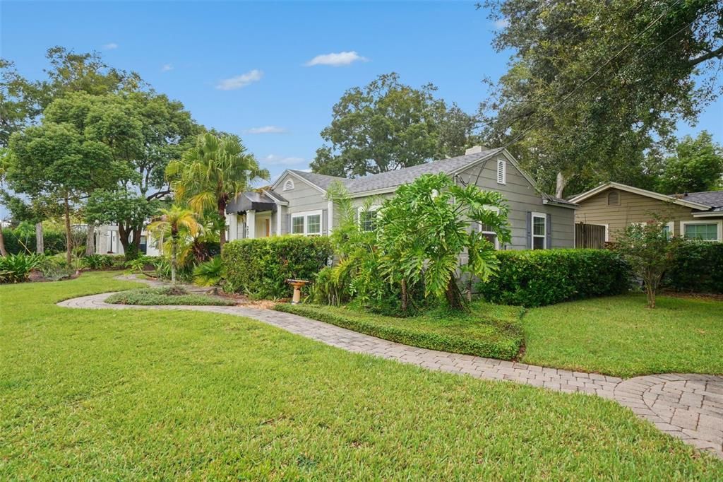 For Sale: $460,000 (3 beds, 2 baths, 1072 Square Feet)