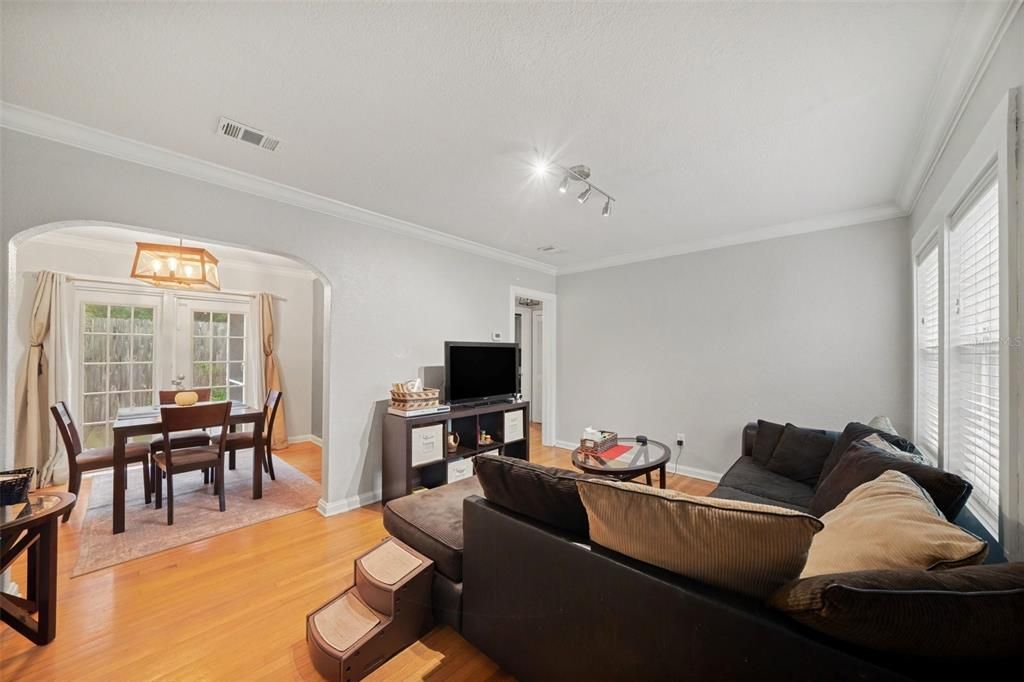 For Sale: $460,000 (3 beds, 2 baths, 1072 Square Feet)