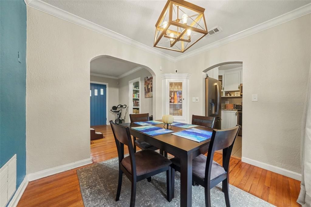 For Sale: $460,000 (3 beds, 2 baths, 1072 Square Feet)