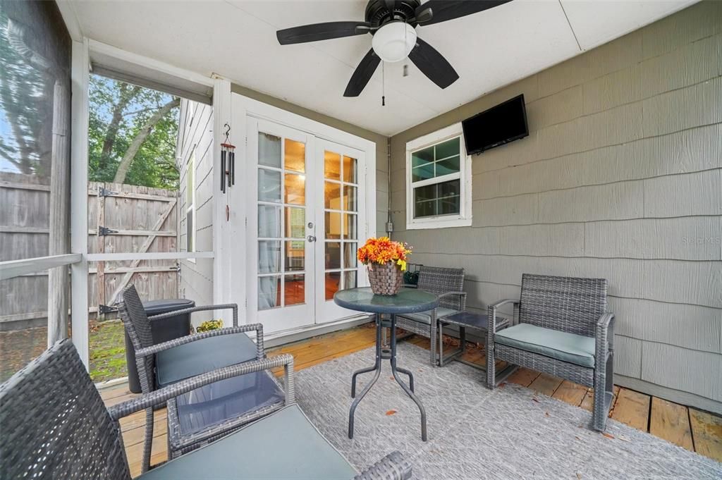 For Sale: $460,000 (3 beds, 2 baths, 1072 Square Feet)