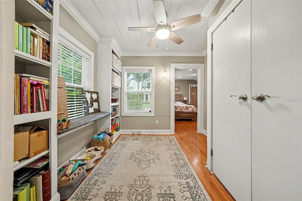 For Sale: $460,000 (3 beds, 2 baths, 1072 Square Feet)