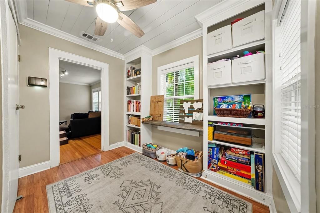 For Sale: $460,000 (3 beds, 2 baths, 1072 Square Feet)