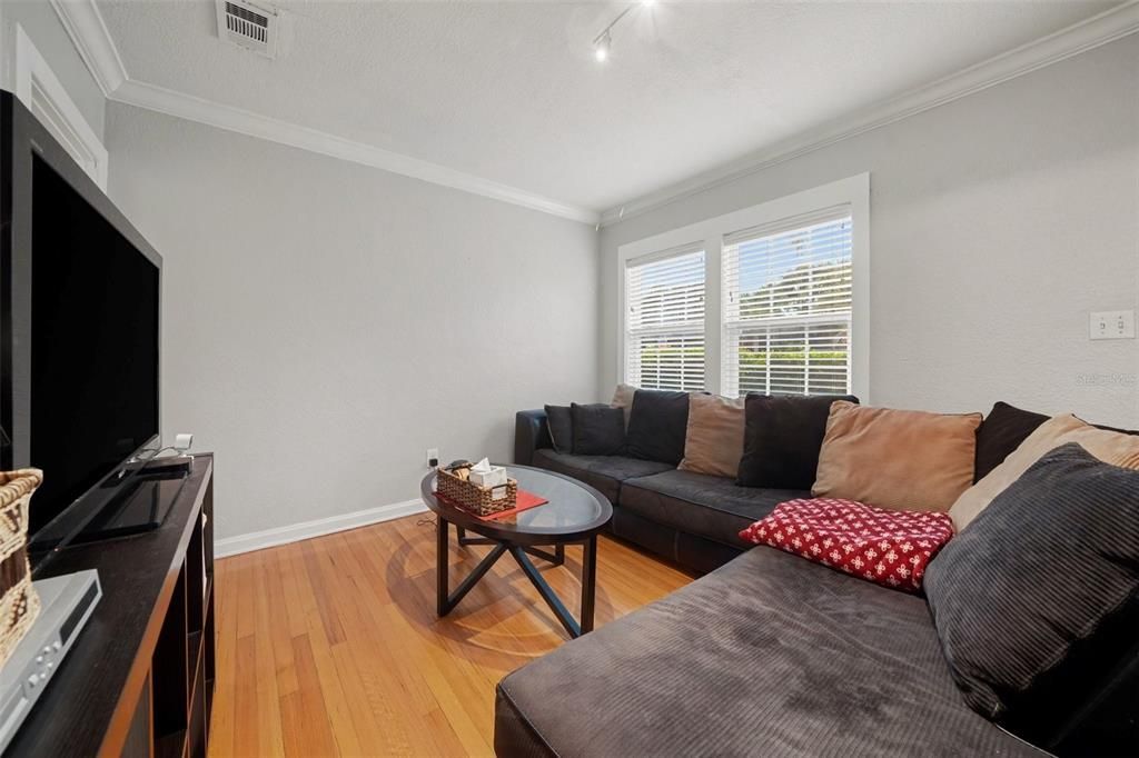 For Sale: $460,000 (3 beds, 2 baths, 1072 Square Feet)