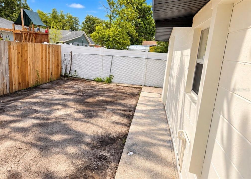 На продажу: $499,000 (6 спален, 3 ванн, 2304 Квадратных фут)