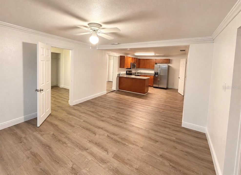 На продажу: $499,000 (6 спален, 3 ванн, 2304 Квадратных фут)