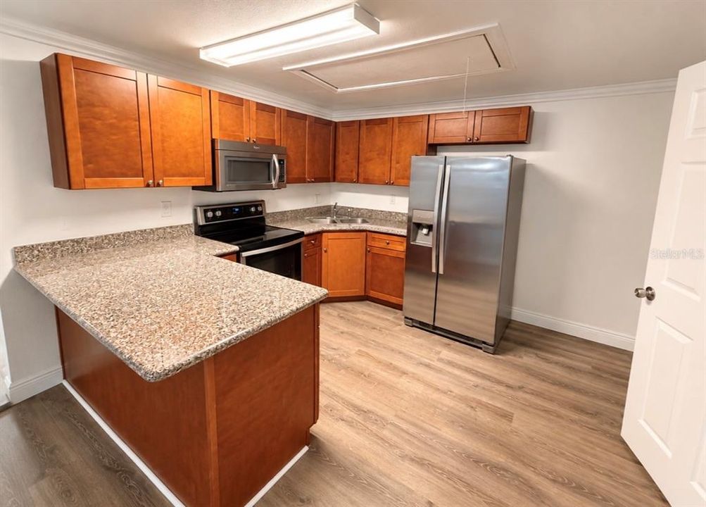 На продажу: $499,000 (6 спален, 3 ванн, 2304 Квадратных фут)