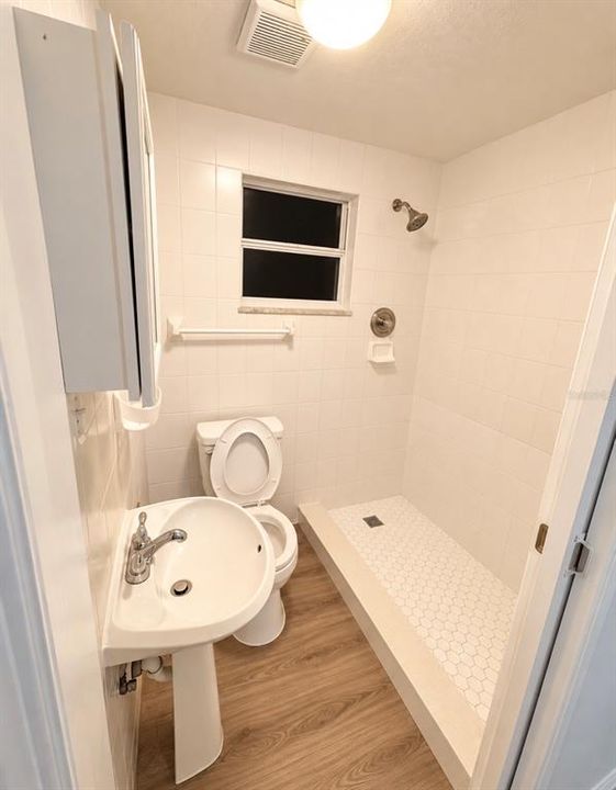 На продажу: $499,000 (6 спален, 3 ванн, 2304 Квадратных фут)