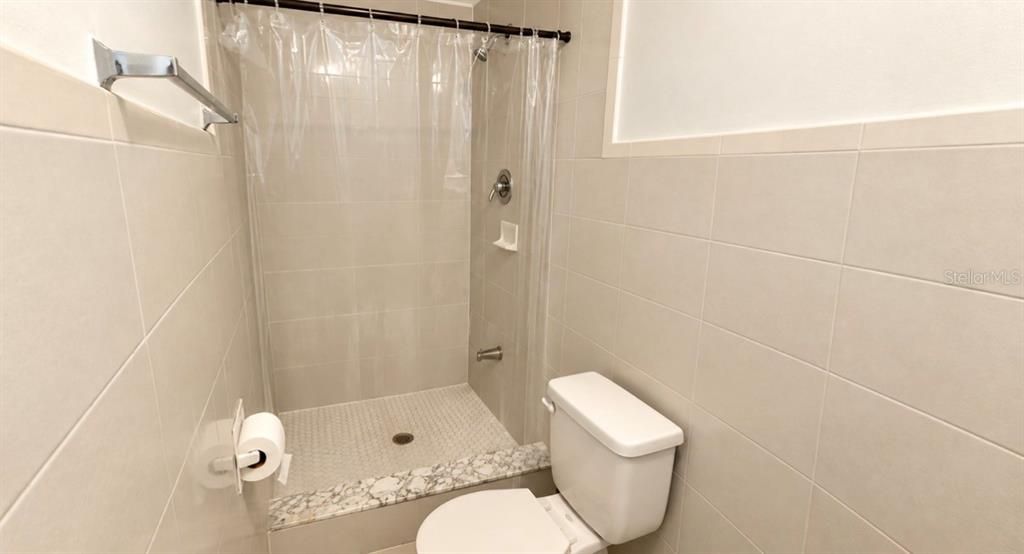 На продажу: $499,000 (6 спален, 3 ванн, 2304 Квадратных фут)
