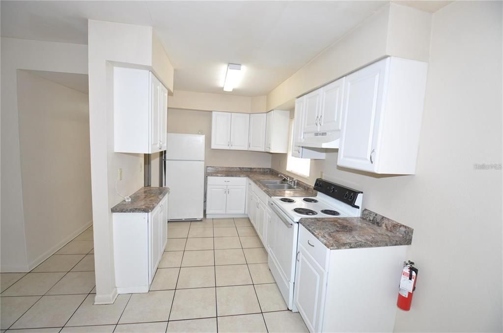 For Rent: $1,595 (3 beds, 1 baths, 888 Square Feet)